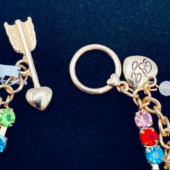 ❤️❤️Sold❤️❤Betsey Johnson Gold Tone Gummy Bear Crystal Accent Charm Bracelet NWT - Picture 5 of 6